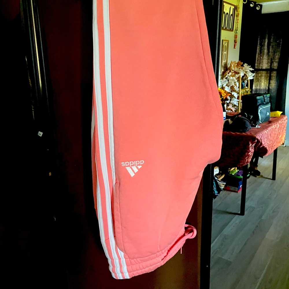 WOMANS ADIDAS SWEATPANTS